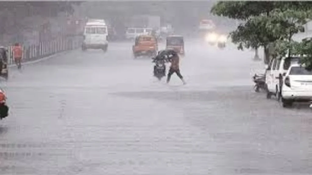 Weather Update: देश के कई राज्यों में भारी बारिश का अलर्ट… दिल्ली में अगस्त का रिकॉर्ड टूटा