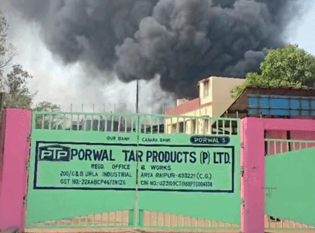 Urla Factory Fire Incident: रायपुर की टायर फैक्ट्री में लगी आग… मजदूरों में मची अफरा-तफरी