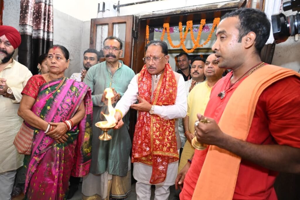 Chhattisgarh: मुख्यमंत्री विष्णुदेव साय ने मां काली और मां दुर्गा की पूजा-अर्चना की… प्रदेश की खुशहाली की कामना