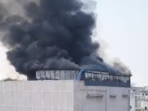 Fire Incident : सिटी सेंटर मॉल के पास आग का तांडव, लाखों का फर्नीचर जलकर खाक…