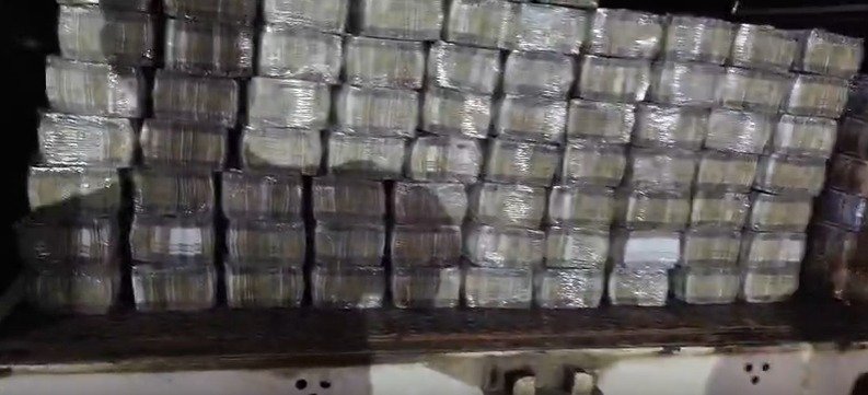 CG Crime : रायपुर से नागपुर जा रही पिकअप में मिले 4 करोड़, दो लोग हिरासत में…