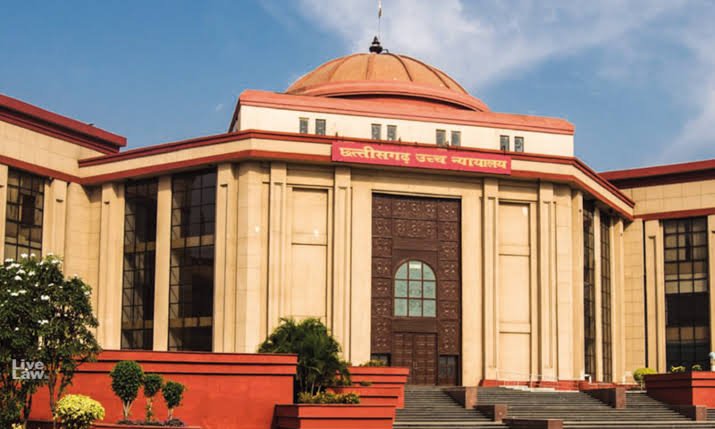 Chhattisgarh High Court : मेडिकल कॉलेजों की फीस कटौती का आदेश रद्द, हाईकोर्ट ने दिए निर्देश…