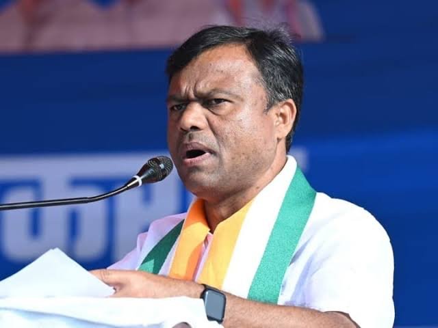 Chhattisgarh Politics : स्मृति ईरानी के छत्तीसगढ़ दौरे पर दीपक बैज का बड़ा तंज, बोले- 400 रुपये में गैस दिला दें तो स्वागत करने आऊंगा