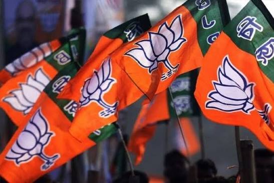 Chhattisgarh Politics : खड़गे के कथित बयान पर संतोष पांडे का हमला, बोले— ‘कुएं में भांग है’, खड़गे का पुतला दहन….
