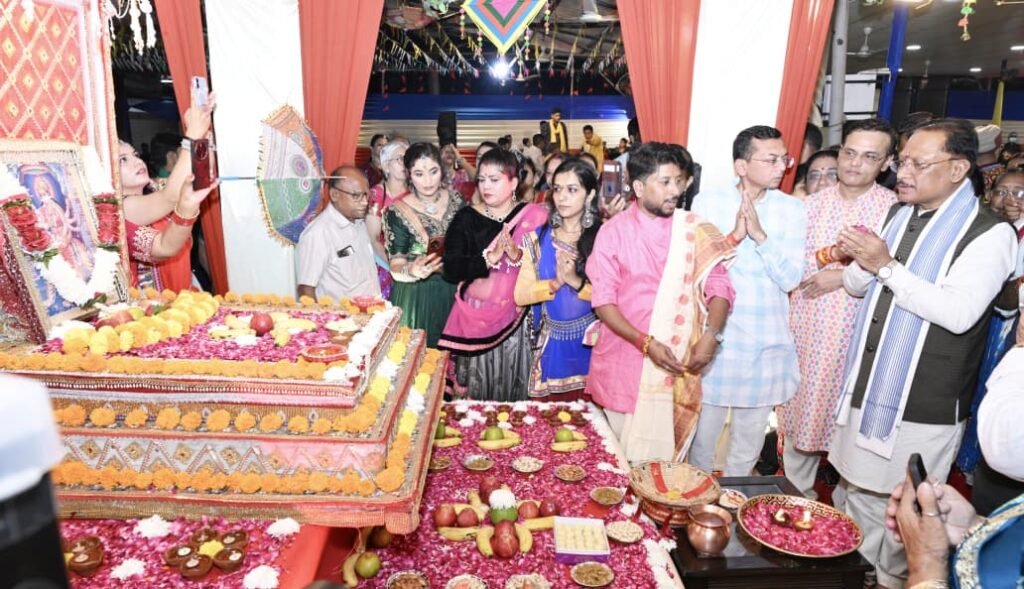 CM House Garba Mahotsav: मुख्यमंत्री निवास में गरबा महोत्सव की धूम… सीएम विष्णु देव साय ने की मां दुर्गा की आराधना