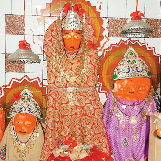 Mahamaya Temple: धमधा का 750 साल पुराना त्रिमूर्ति महामाया मंदिर… नवरात्रि में उमड़ते हैं श्रद्धालु