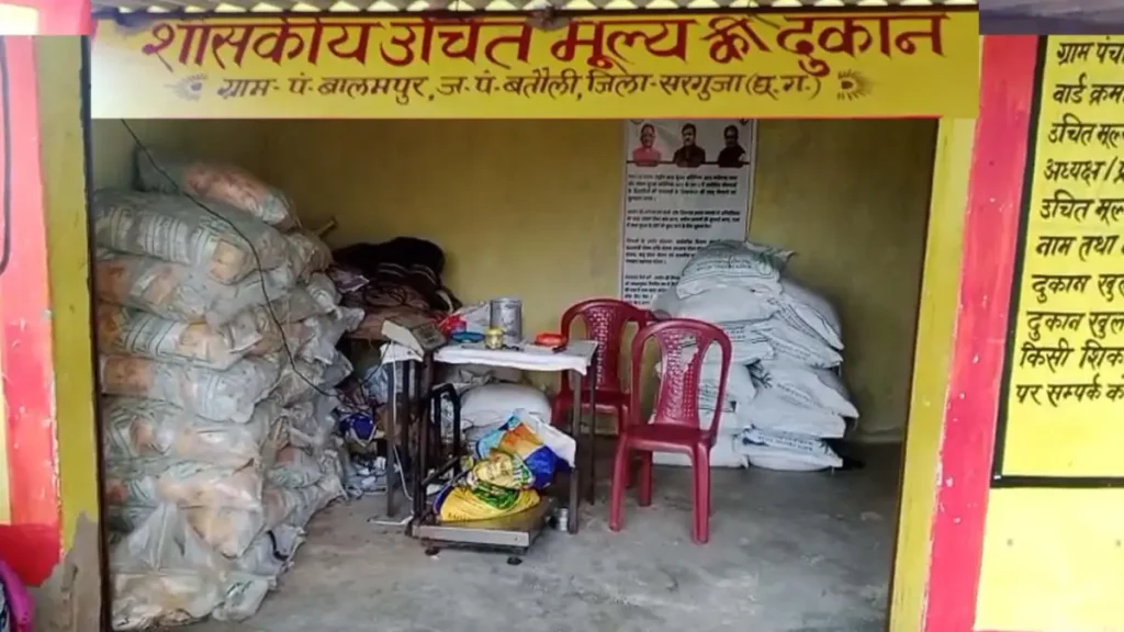 Crime News : सरकारी राशन दुकान से 70 बोरी चावल चोरी, ग्रामीणों में आक्रोश…